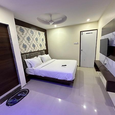 Hotel Golden View Vadodara Exteriör bild